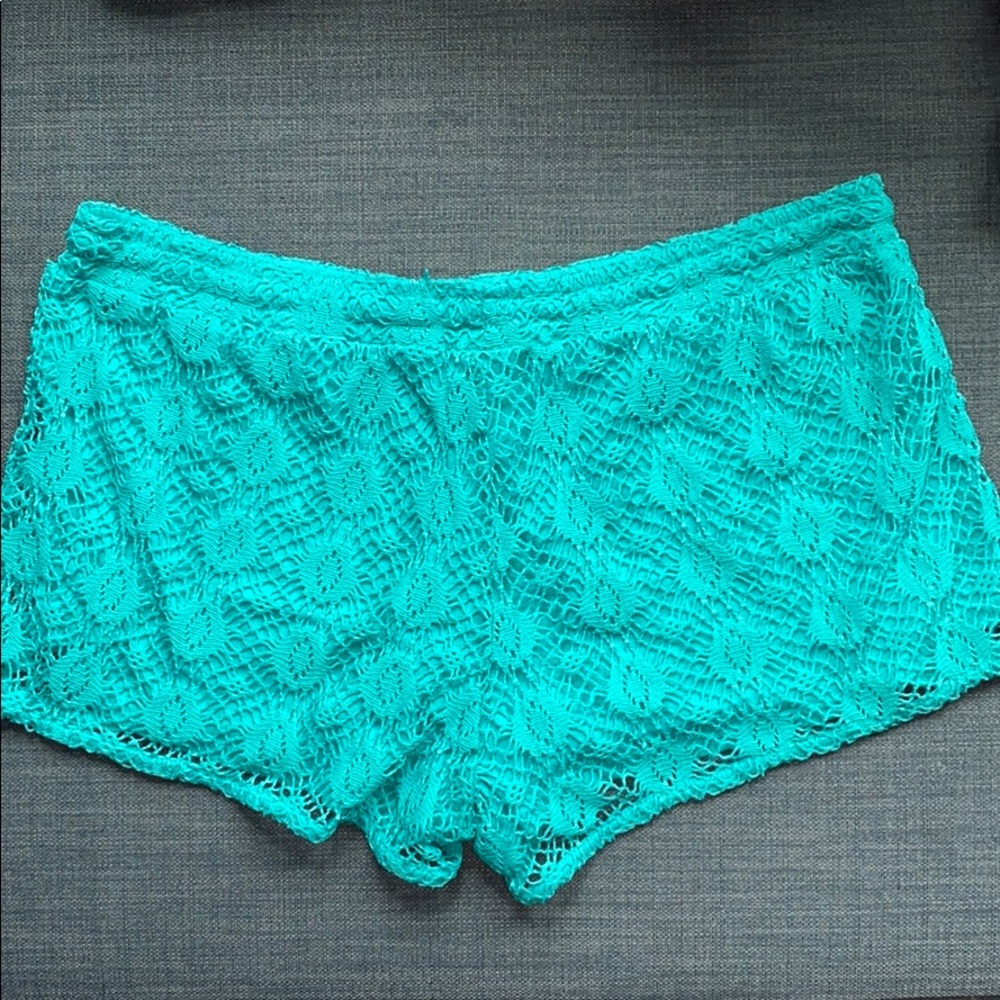 Shorts - Picture 3 of 4